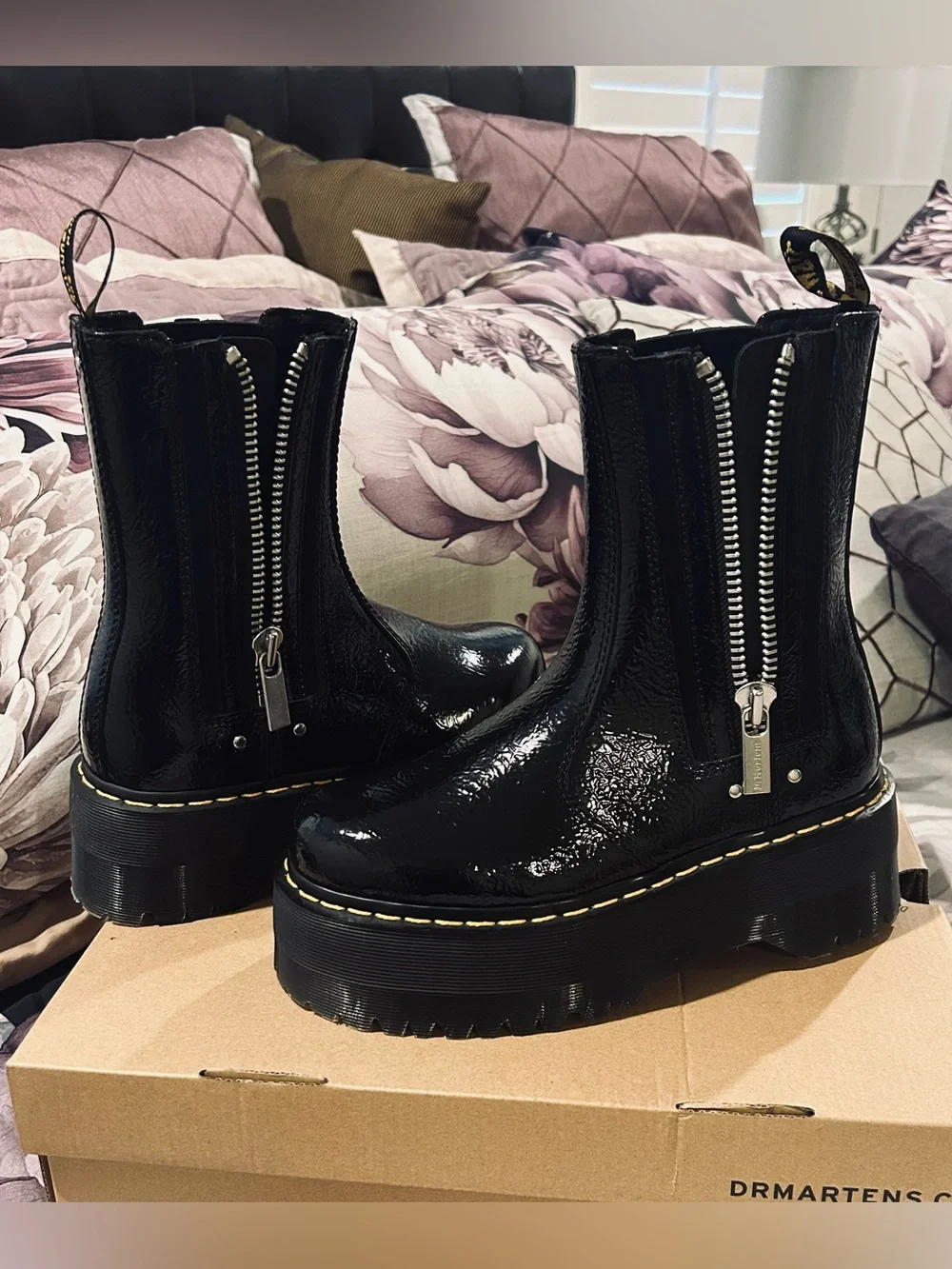 DR. MARTENS 2976 MAX DISTRESSED PATENT CHELSEA PLATFORM BOOTS, SZ 8, NEW, $220.